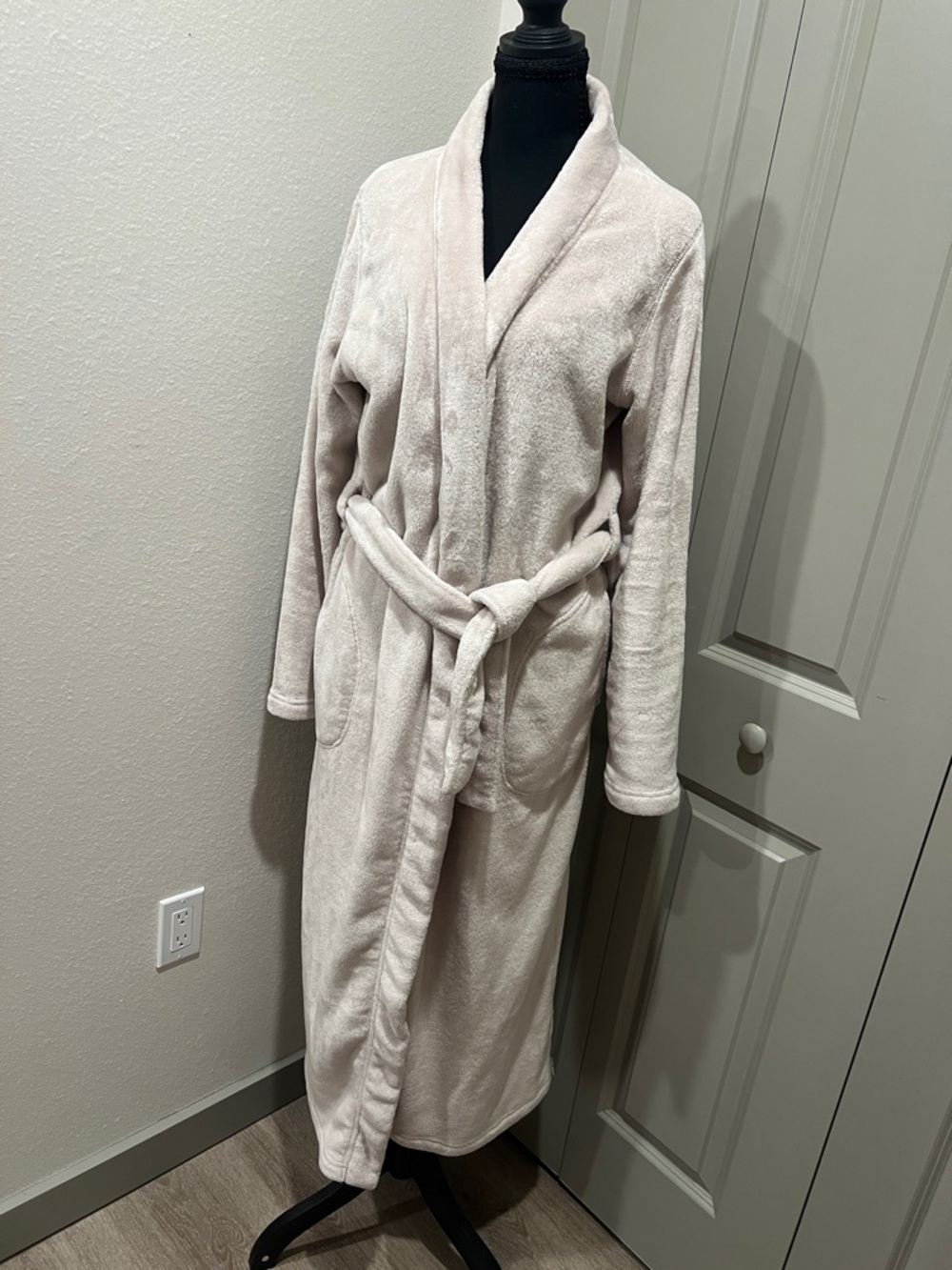 UGG Plush Shawl Collar Bath Robe in Light Beige